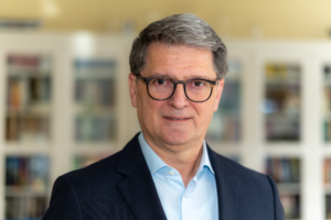 Michael Kraewing Michael Kraewing - Dieses Bild ist ein KI-generiertes Portrait, basierend auf einem persönlichen Foto